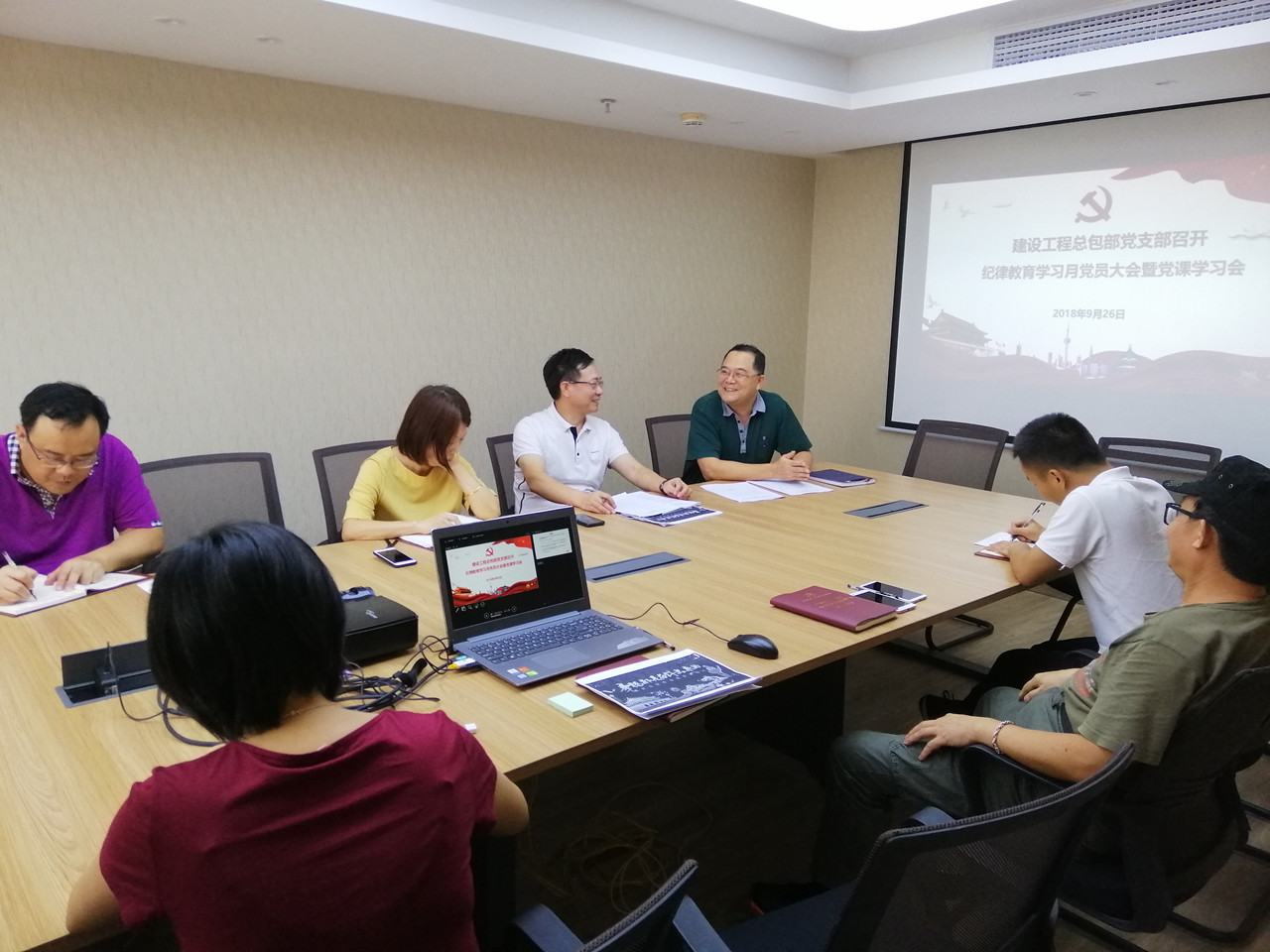 黎樹禧副院長參加建設(shè)工程總包部黨支部紀(jì)律教育學(xué)習(xí)日活動_副本.jpg 黎樹禧副院長參加建設(shè)工程總包部黨支部紀(jì)律教育學(xué)習(xí)日活動_副本.jpg